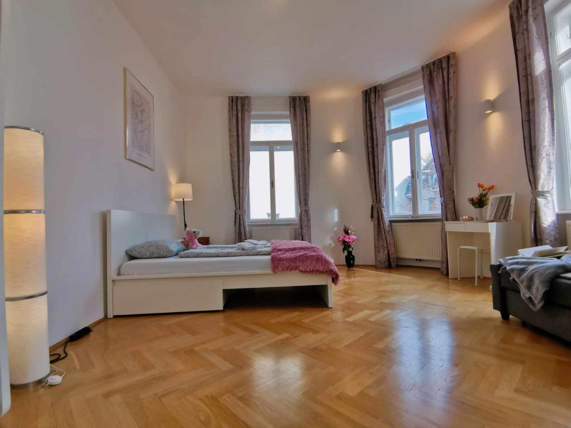 Central And Round 3 Minutes To City Shopping Center And Schoenbrunn Palace Вена Экстерьер фото